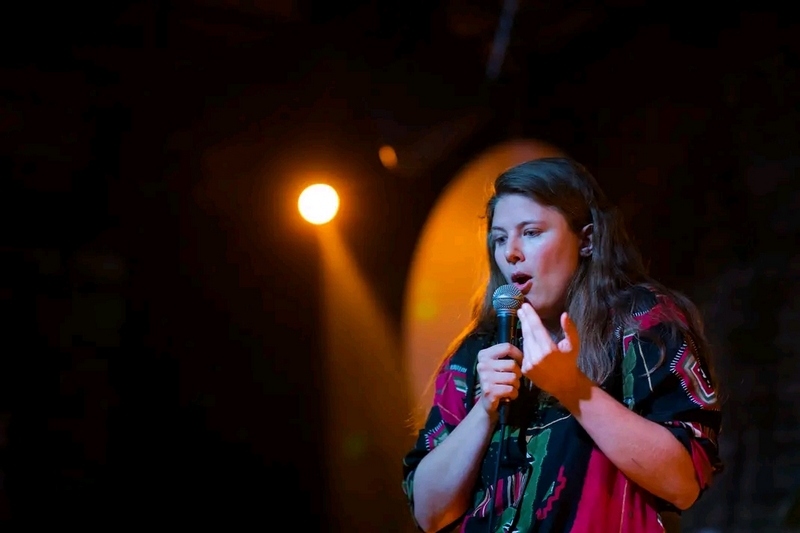 Lena Ilić o stendapu u Srbiji: Smeh kao ogledalo stvarnosti .