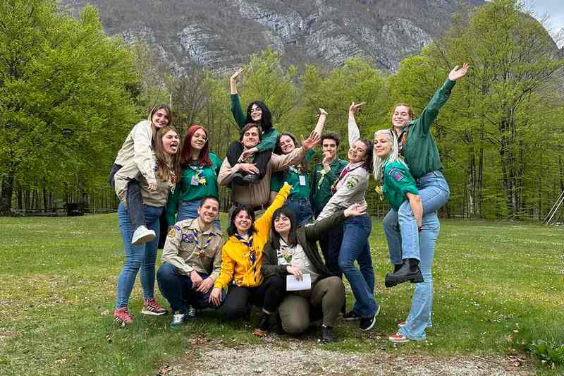 Izviđači - put ka prijateljstvu, slobodi i životnim veštinama .