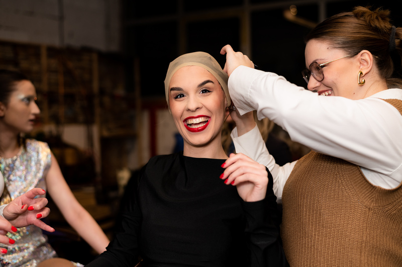 "Klopka": Vanvremenska komedija o jednoj tragediji .